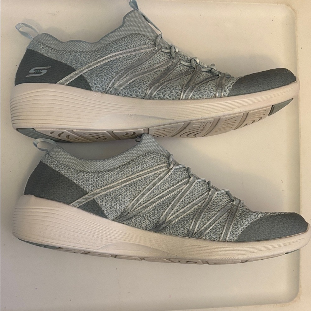 Skechers Memory Foam 8.5 Women's Light Bluish Gray Sneakers